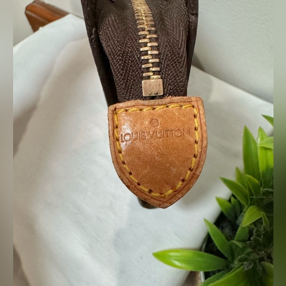 Auth Louis Vuitton Monogram Cosmetics Pouch/ Wallet/ clutch (from Bucket PM) - Picture 7 of 13